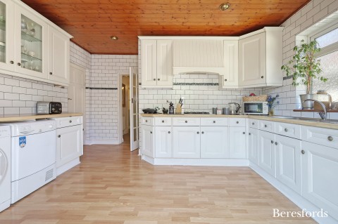 Click the photo for more details of Ingreway, Romford, RM3