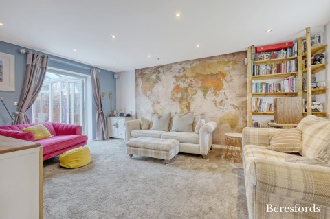 Click the photo for more details of Smithsland Road, Harold Hill, RM3