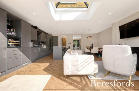 Click the photo for more details of Kings Chase, Brentwood, Essex, CM14
