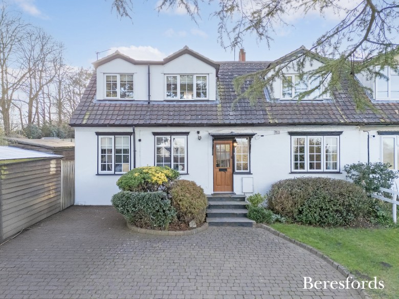 Click the photo for more details of Leather Bottle Hill, Stock, Essex, CM4