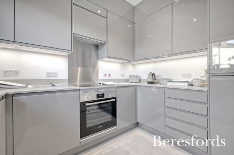 Click the photo for more details of Alpen Close, Romford, RM2