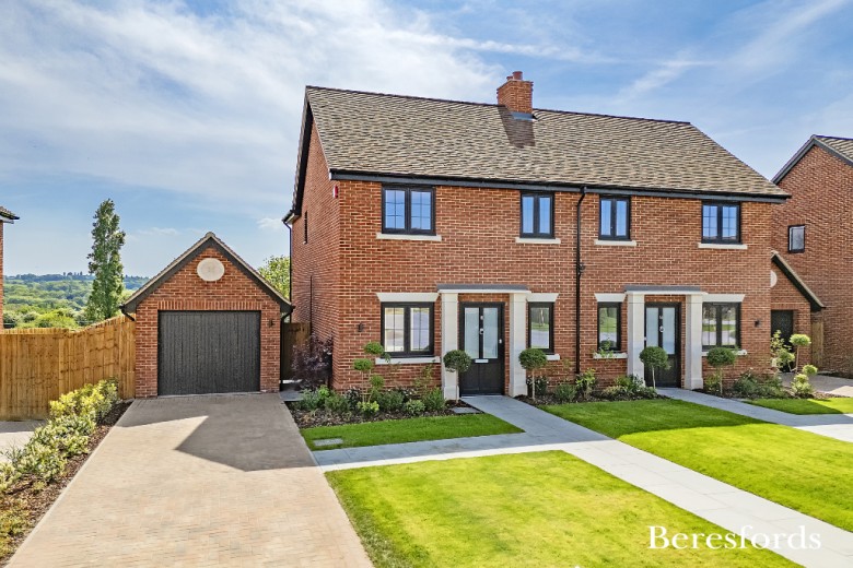 Click the photo for more details of Stapleford Road, Stapleford Abbotts, Romford, Essex, RM4