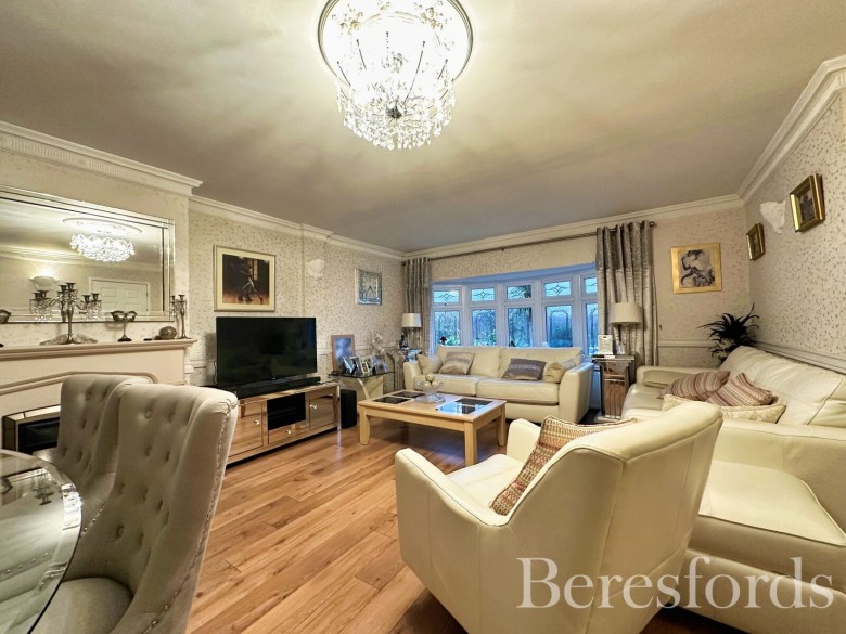 Click the photo for more details of Upper Rainham Road, Hornchurch, RM12