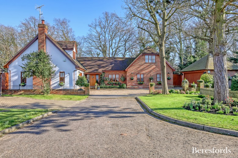 Click the photo for more details of Bowmont Close, Hutton, Brentwood, Essex, CM13