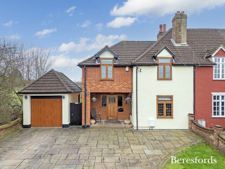 Click the photo for more details of Hall Lane, Upminster, RM14