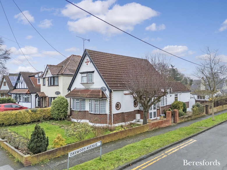 Click the photo for more details of Oakwood Avenue, Hutton, Brentwood, Essex, CM13