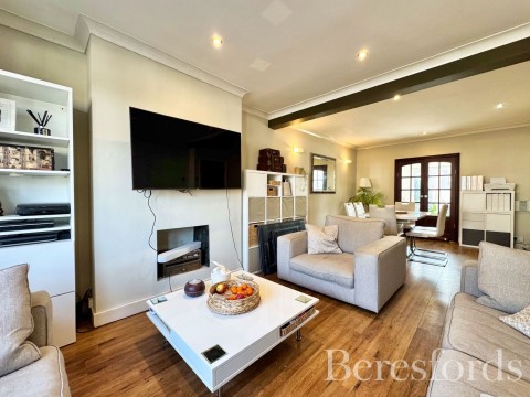 Click the photo for more details of Osborne Road, Hornchurch, RM11