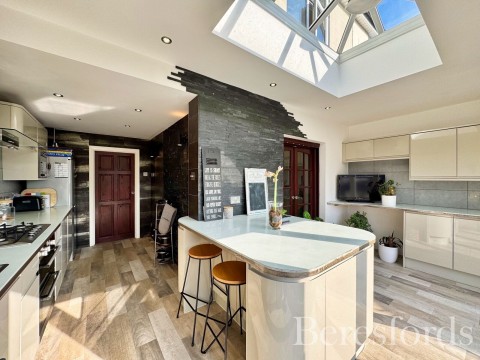 Click the photo for more details of Osborne Road, Hornchurch, RM11