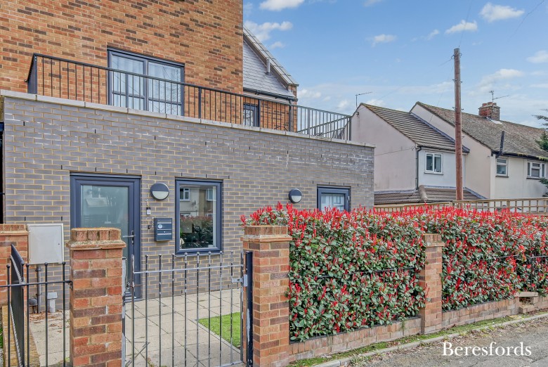 Click the photo for more details of Brick House, 1A Faringdon Avenue, Romford, RM3