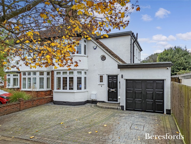 Click the photo for more details of Pemberton Avenue, Gidea Park, RM2