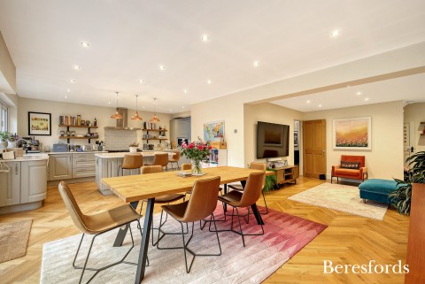 Click the photo for more details of Pemberton Avenue, Gidea Park, RM2