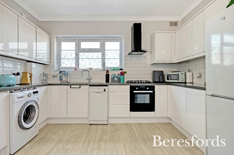 Click the photo for more details of Station Road, Upminster, RM14