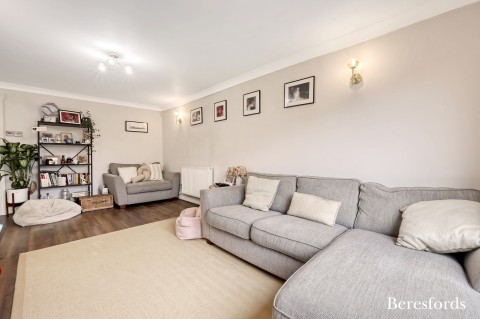Click the photo for more details of Hoylake Gardens, Romford, RM3