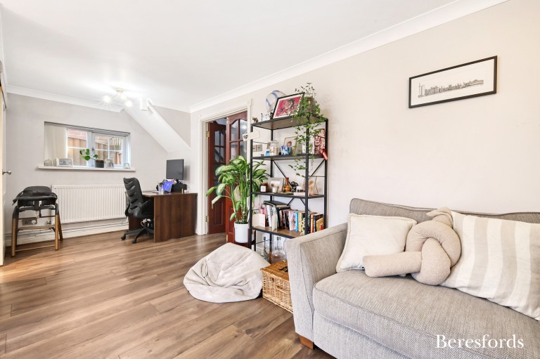 Images for Hoylake Gardens, Romford, RM3