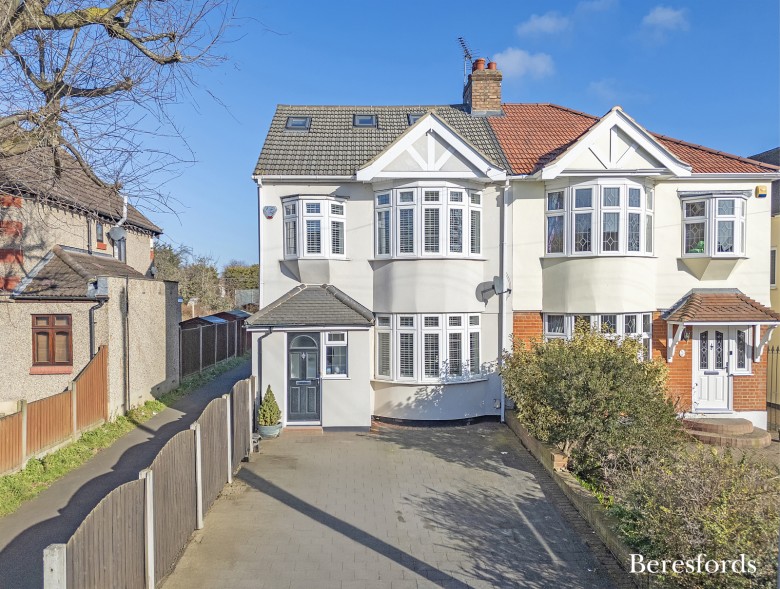 Click the photo for more details of Osborne Road, Hornchurch, RM11