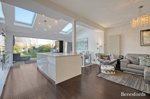 Click the photo for more details of Osborne Road, Hornchurch, RM11