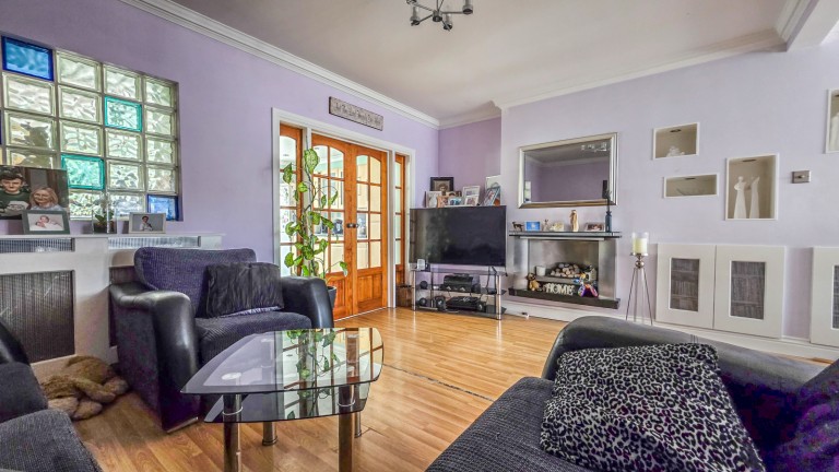 Images for Bridport Avenue, Romford, RM7