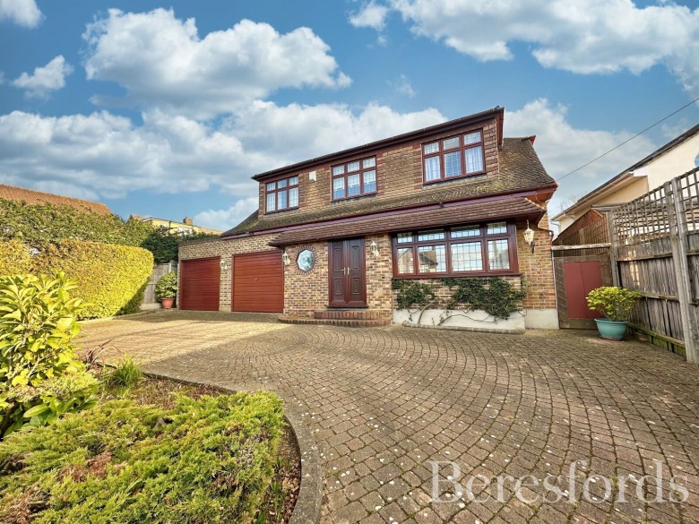 Click the photo for more details of Sylvan Avenue, Hornchurch, RM11