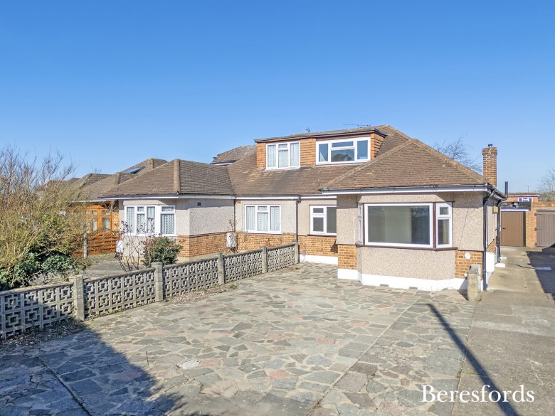 Click the photo for more details of Kings Gardens, Upminster, RM14