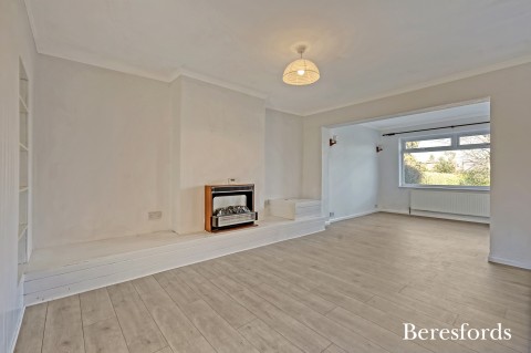 Click the photo for more details of Kings Gardens, Upminster, RM14