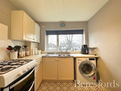 Click the photo for more details of Upminster Road, Hornchurch, RM11