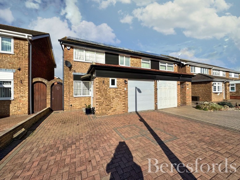 Click the photo for more details of Veny Crescent, Hornchurch, RM12