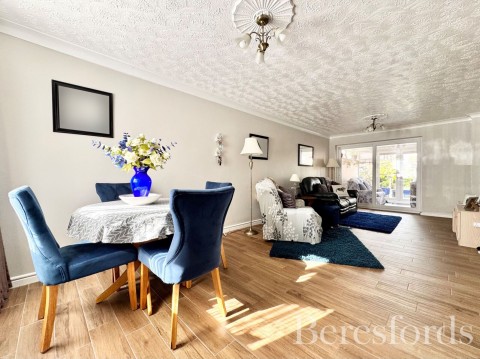 Click the photo for more details of Veny Crescent, Hornchurch, RM12