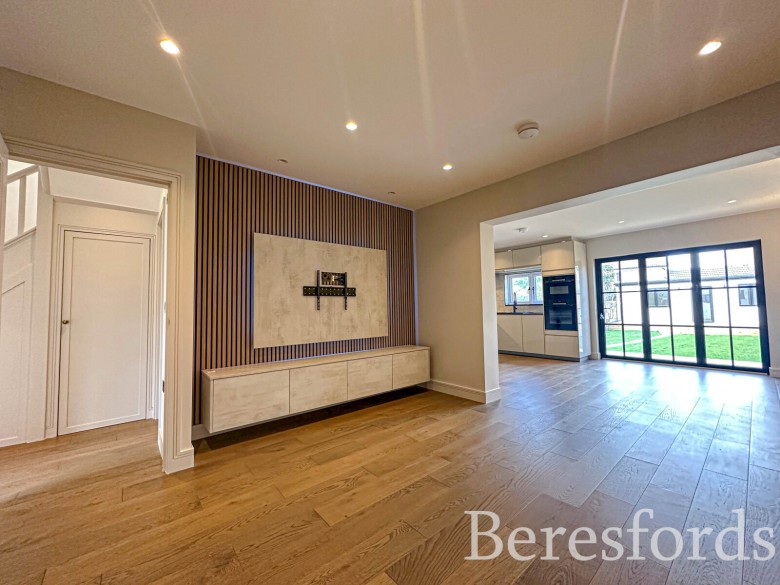 Click the photo for more details of Hillcrest Road, Hornchurch, RM11