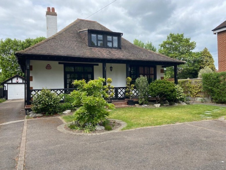 Click the photo for more details of Balgores Crescent, Gidea Park, RM2