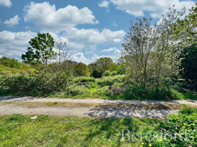 Images for Frimley Avenue, Hornchurch, RM11