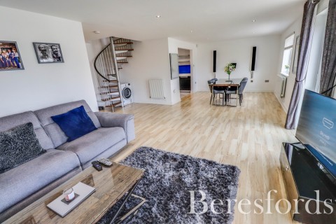 Click the photo for more details of Lynmouth Gardens, Chelmsford, Essex, CM2