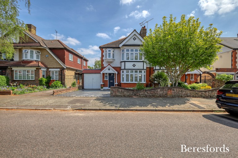 Images for Brackendale Gardens, Upminster, RM14