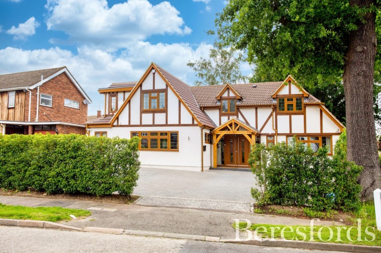 Click the photo for more details of Spurgate, Hutton Mount, Brentwood, Essex, CM13