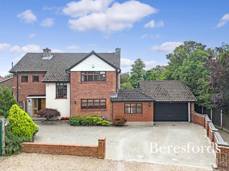 Click the photo for more details of Gidea Close, Gidea Park, Romford, RM2