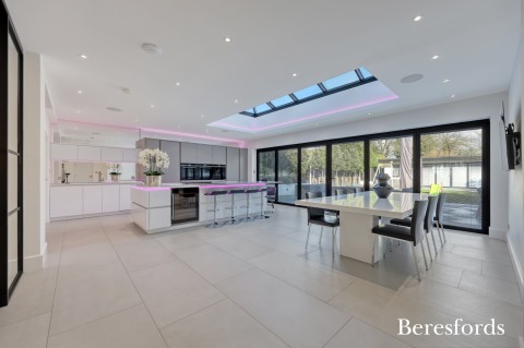 Click the photo for more details of Severn Avenue, Gidea Park, RM2