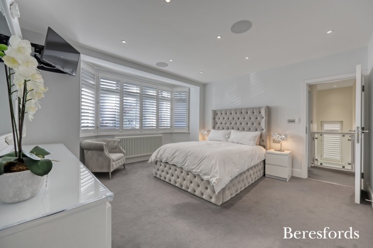 Images for Severn Avenue, Gidea Park, RM2