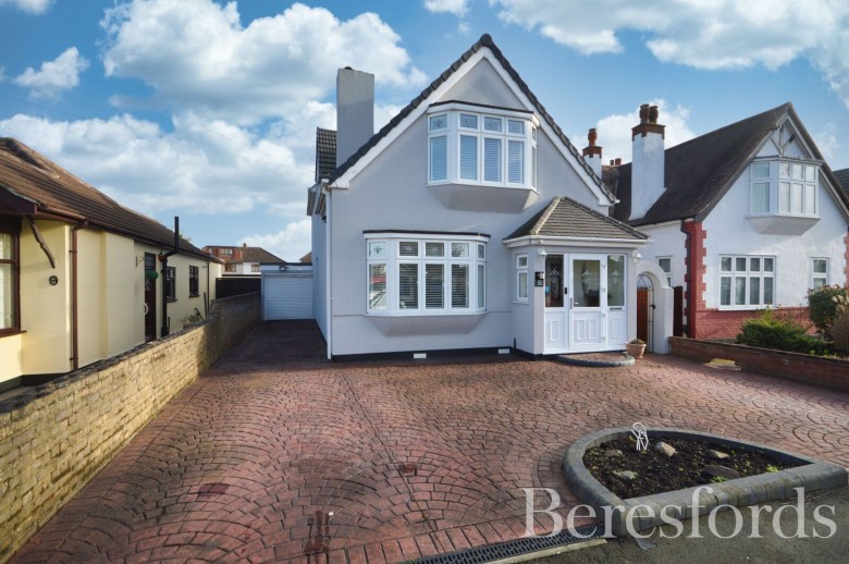 Click the photo for more details of Clyde Way, Rise Park, Romford, RM1