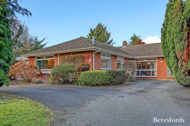 Click the photo for more details of Spurgate, Hutton Mount, Brentwood, Essex, CM13