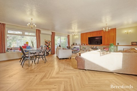 Click the photo for more details of Spurgate, Hutton Mount, Brentwood, Essex, CM13