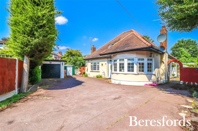 Click the photo for more details of Little Gaynes Lane, Upminster, Essex, RM14
