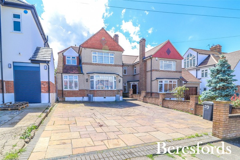 Click the photo for more details of Waldegrave Gardens, Upminster, RM14