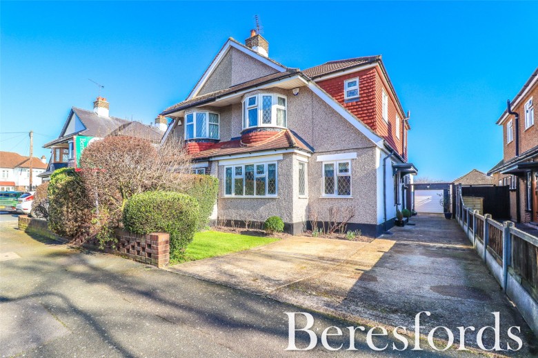 Click the photo for more details of Brackendale Gardens, Upminster, RM14