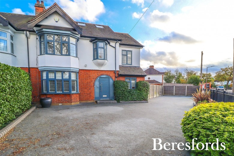 Click the photo for more details of Hall Lane, Upminster, RM14