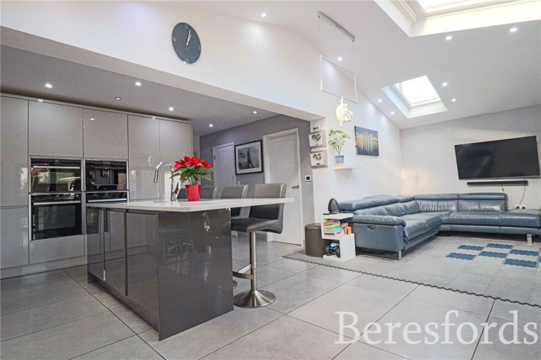 Images for Dury Falls Close, Hornchurch, RM11