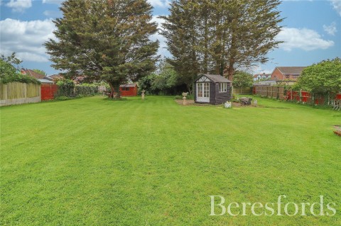 Click the photo for more details of The Crescent, Upminster, RM14