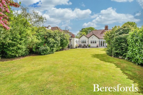 Click the photo for more details of Little Gaynes Lane, Upminster, RM14