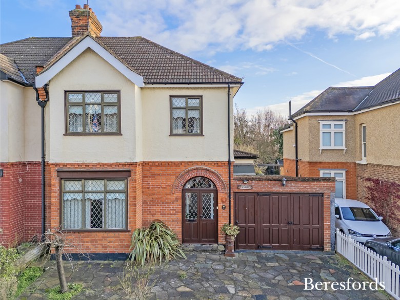 Click the photo for more details of Cranborne Gardens, Upminster, RM14
