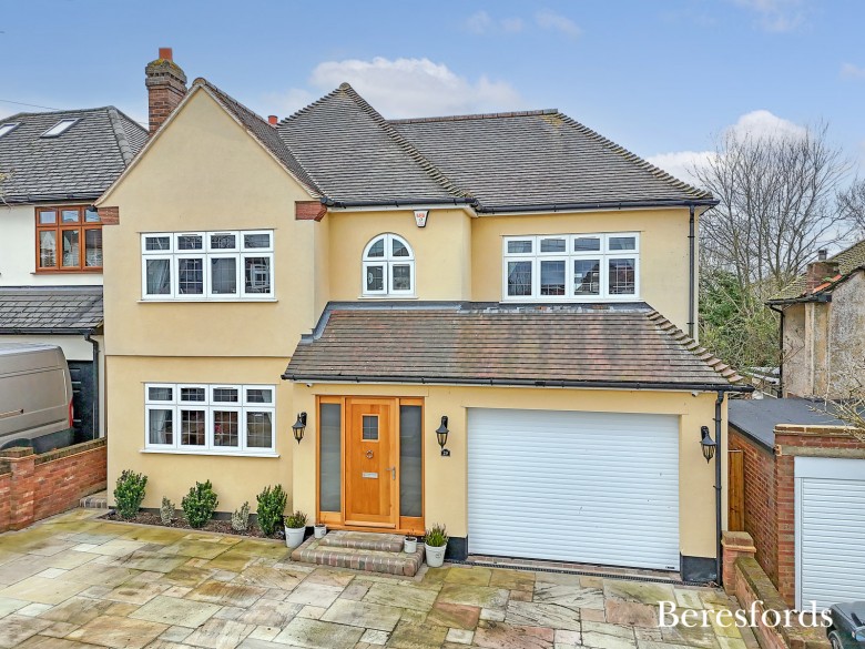 Click the photo for more details of River Drive, Upminster, RM14