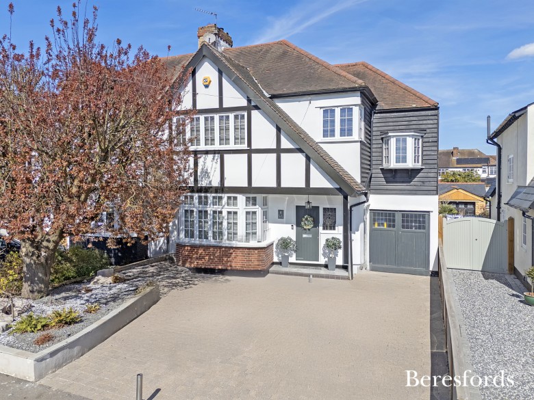 Click the photo for more details of Southview Drive, Upminster, RM14