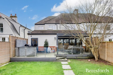 Click the photo for more details of Southview Drive, Upminster, RM14